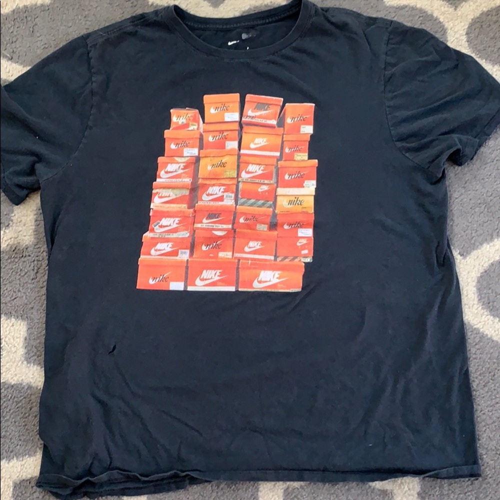 LARGE NIKE SHOEBOX T-SHIRT MEN’S